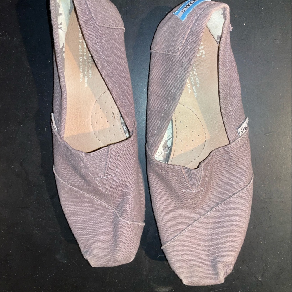 Women’s 7.5 Gray Toms